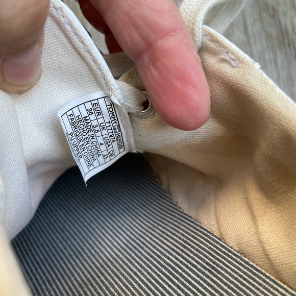 Tommy Hilfiger shoes size 4 unisex - Picture 7 of 9